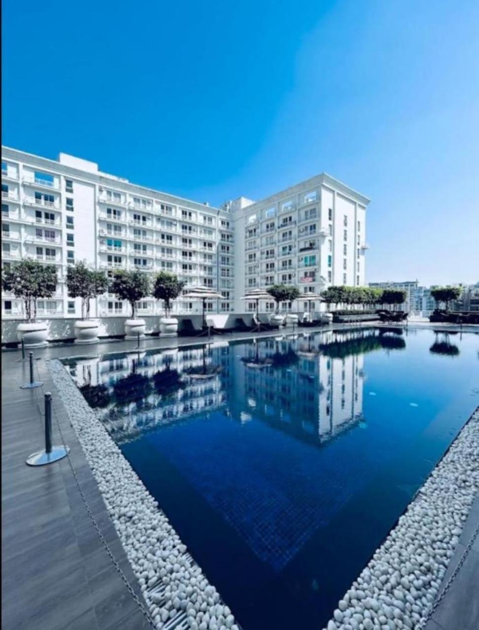 Dolphin Inn & Suites Manhattan Lucknow Eksteriør billede