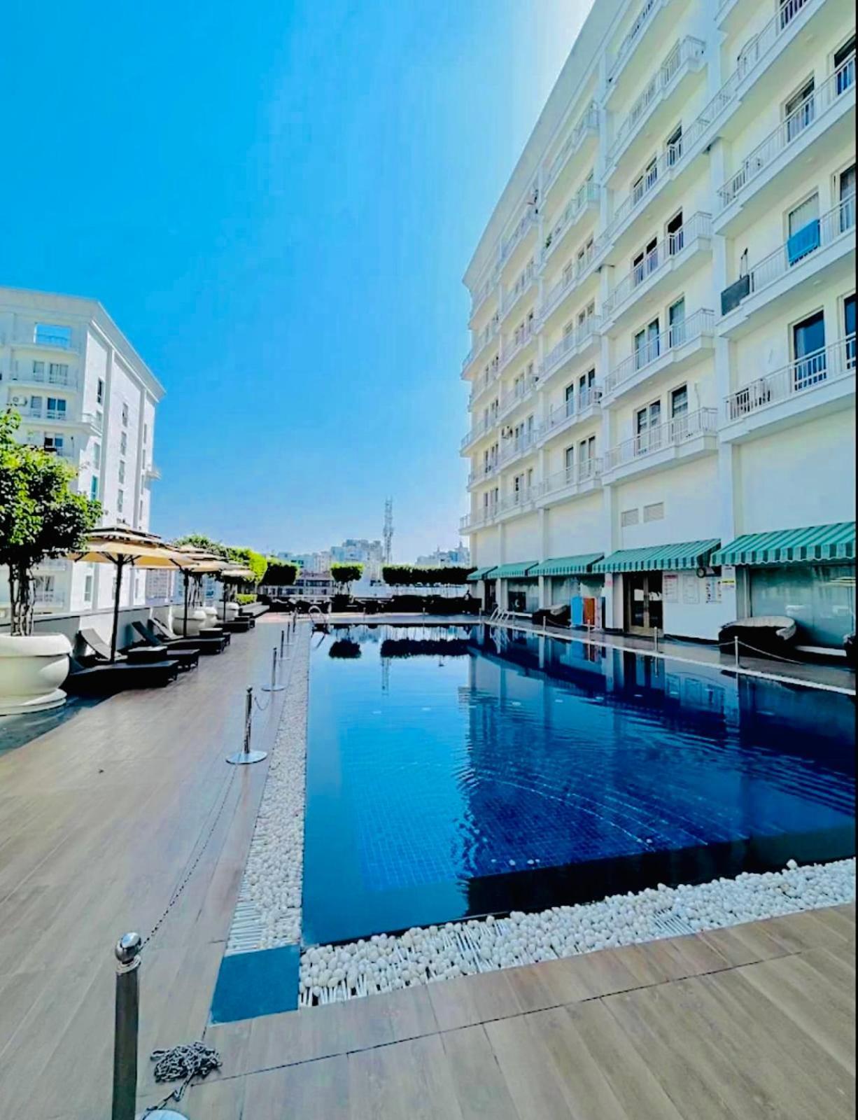 Dolphin Inn & Suites Manhattan Lucknow Eksteriør billede
