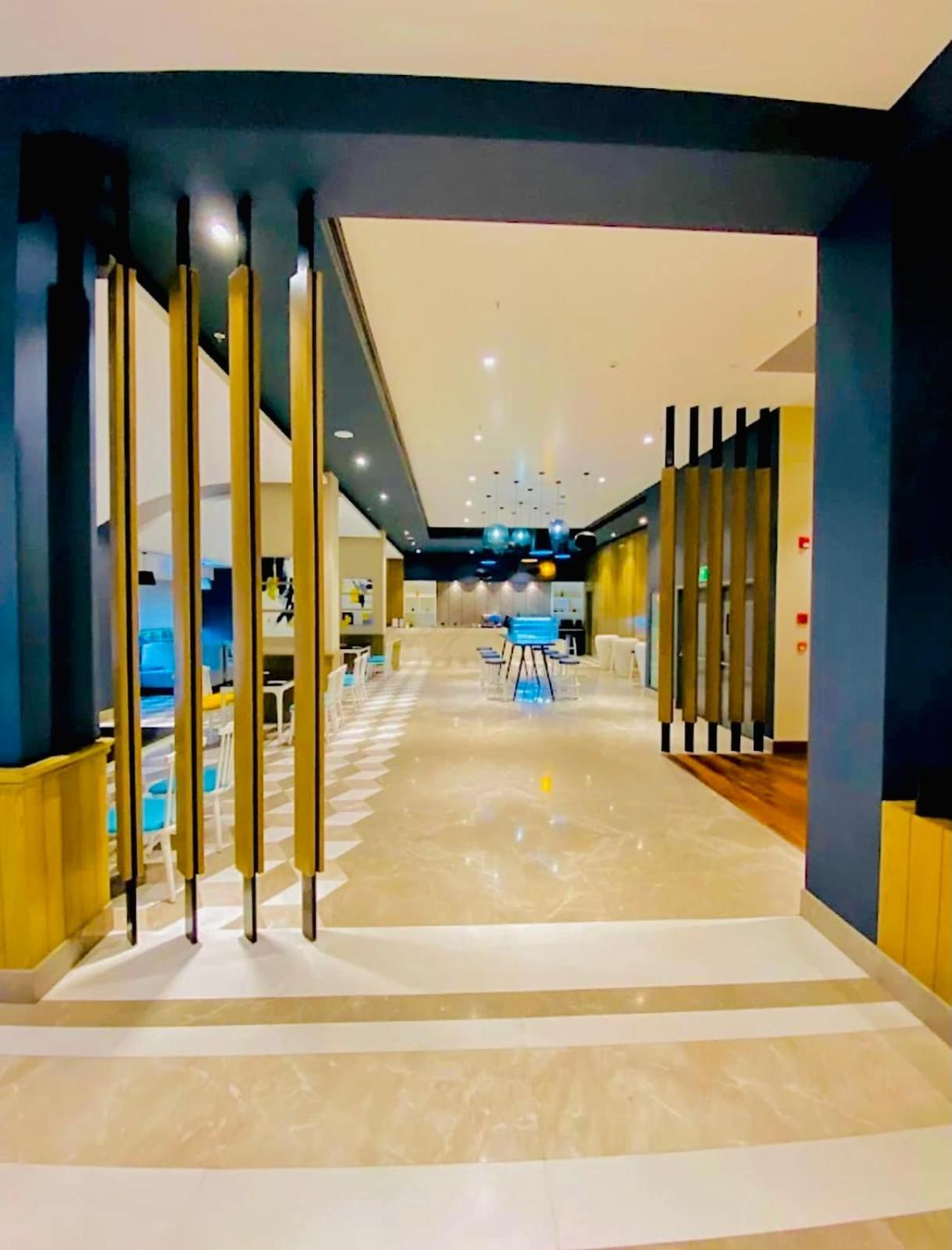 Dolphin Inn & Suites Manhattan Lucknow Eksteriør billede